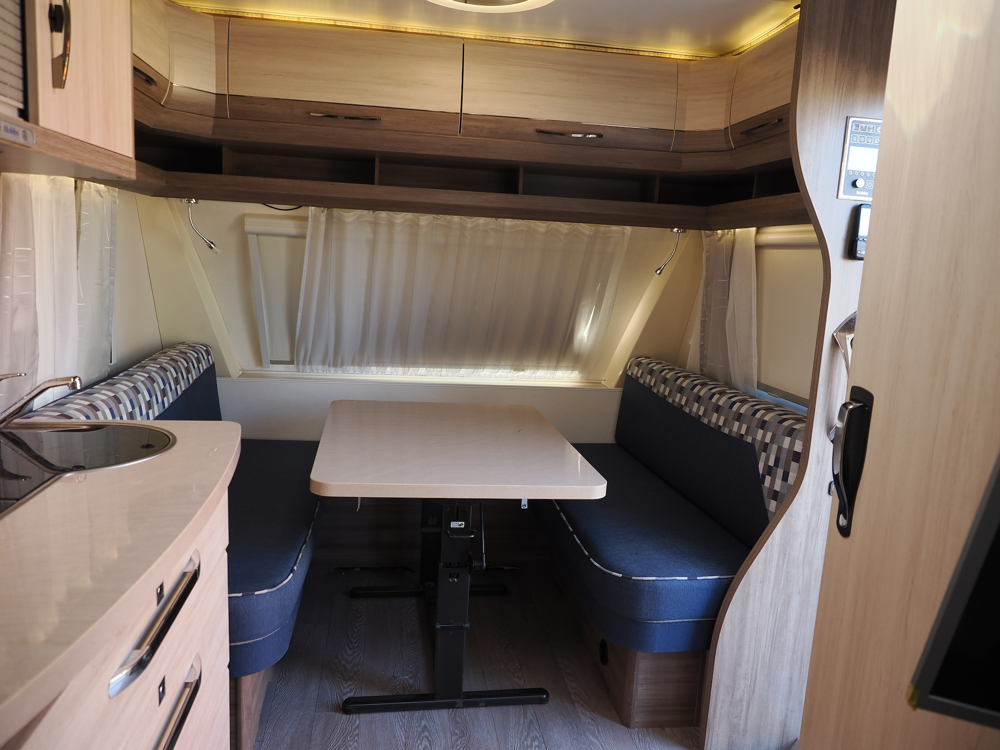 קרוואן מפואר ל4 2 caravan interior terravan israel rentals