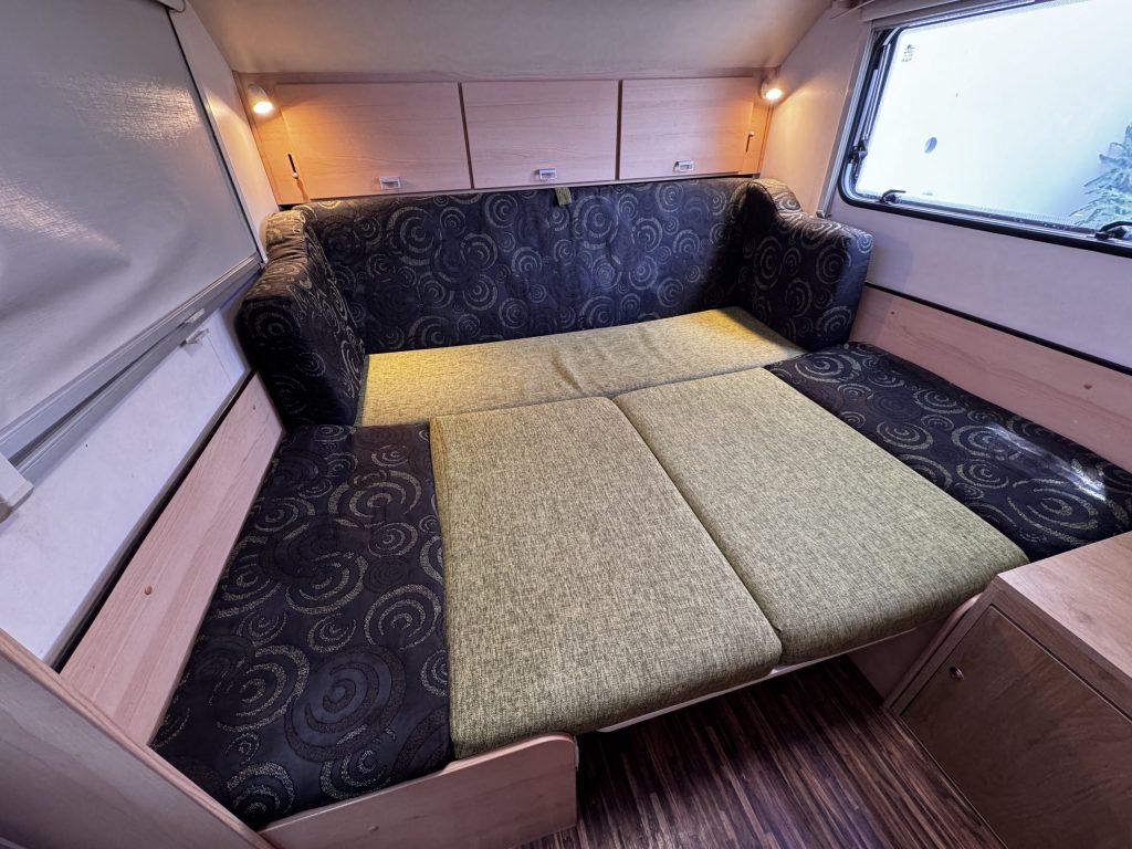 TearDrop- קרוואן דמעה 4 teardrop caravan transform bed